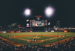 篮球退居次席！勇士大胜森林狼，库里却把焦点给了这座城市